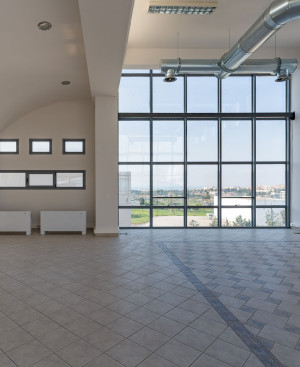 Ενοικίαση: Corporate Office Floor 320 τ.μ. | 180+ τ.μ. Open Workspace | Orbiq Business Center – Πυλαία